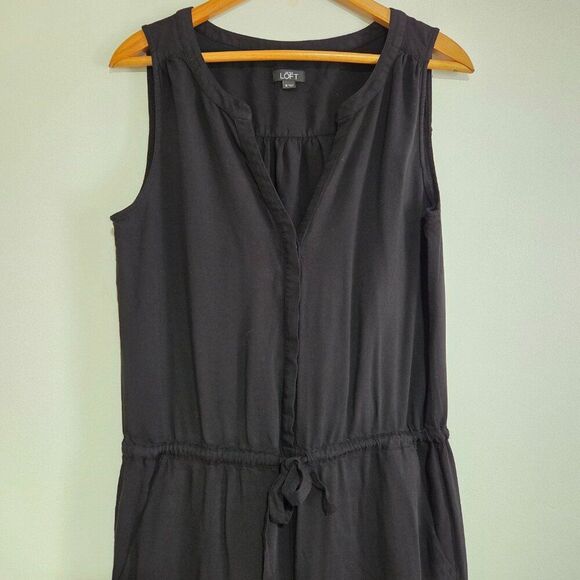 EUC LIKE NEW LOFT SLEEVELESS SPLIT V NECK BLACK SOFT JUMPSUIT SIZE 10 / M - Picture 3 of 16